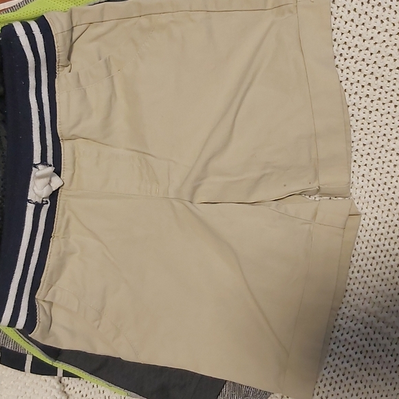 Boys shorts size 3-4 - Picture 10 of 12